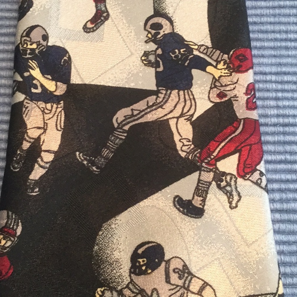 FOOTBALL ! necktie 58” long 100% polyester. American Sports - Picture 7 of 8